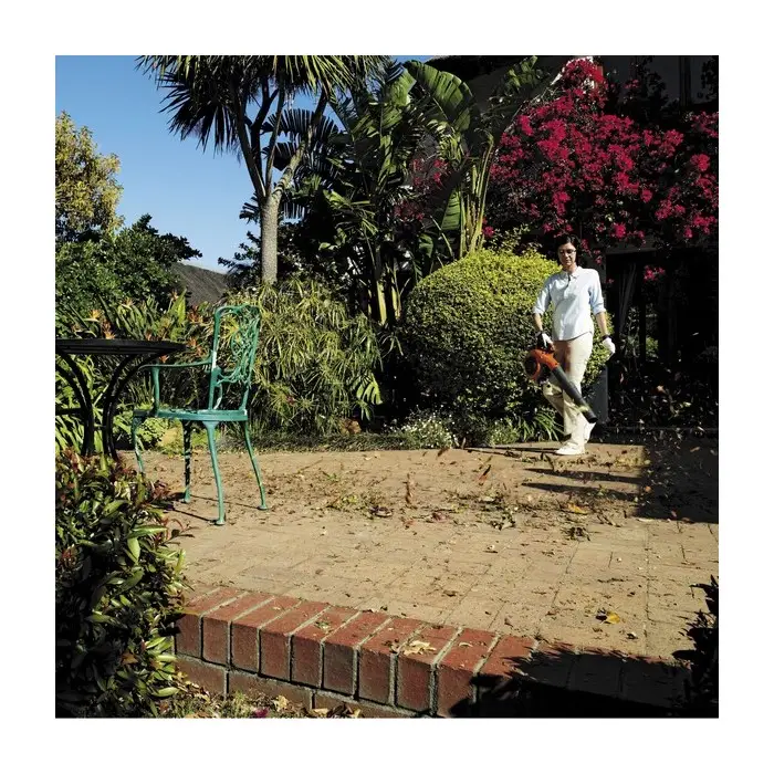 Souffleur aspiro-broyeur Husqvarna 125BVx - Entretien jardin allée