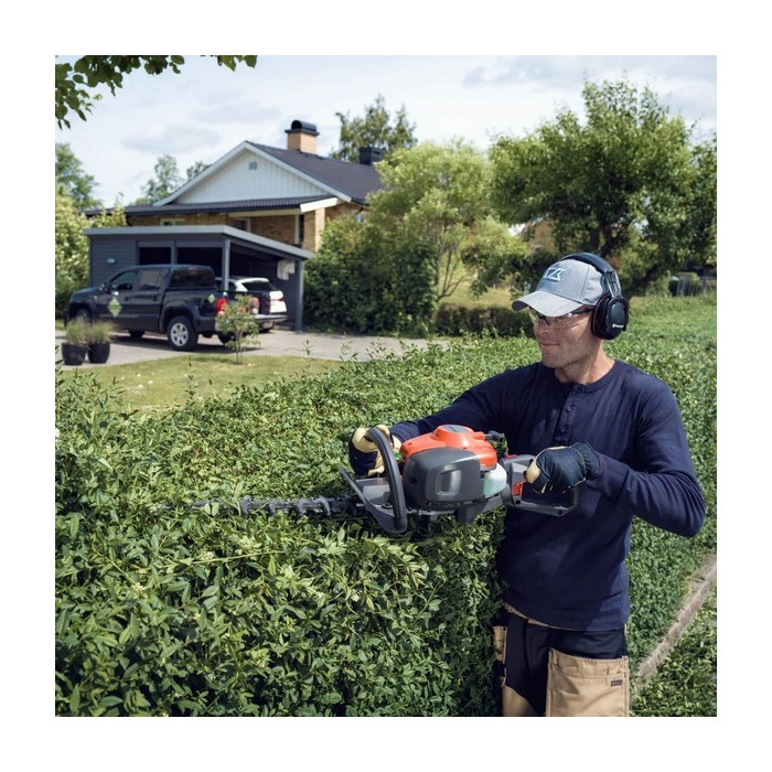 Taille-haie thermique Husqvarna 122HD60 coupe de 60cm et moteur 21.7cm³