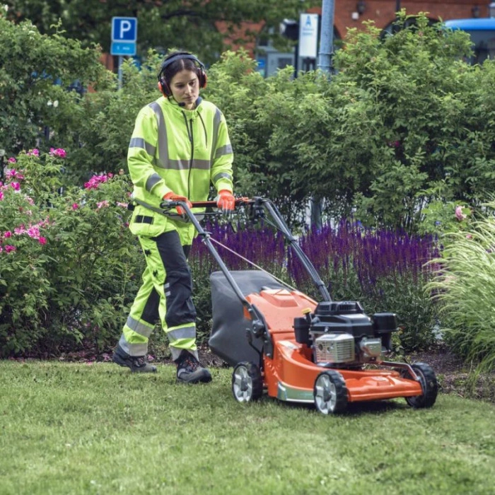 Tondeuse à gazon professionnelle autotractée Husqvarna LC551VBP - coupe 51cm