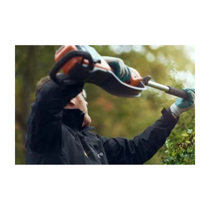 Taille-haie sur perche à batterie Husqvarna 520iHT4 télescopique jusqu'à 4.5m