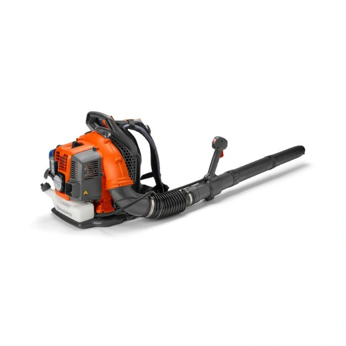 Souffleur thermique Husqvarna 345BT à dos : feuilles mortes et nettoyage d’automne