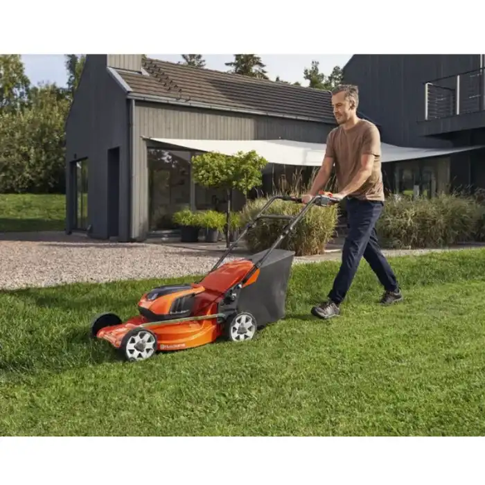 Tondeuse à batterie Husqvarna LC142iS nue - coupe 42 cm