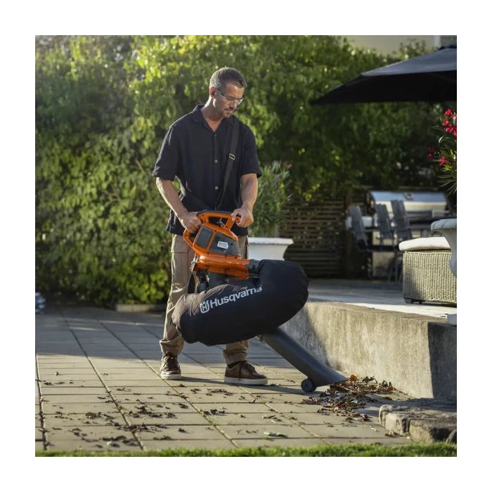 Souffleur Aspirateur de feuilles Husqvarna 120iBV nu, allées, trottoir, jardins