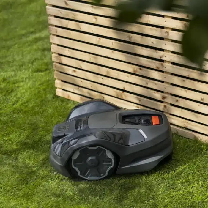 Robot tondeuse sans fil Husqvarna Automower 310E Nera - Jusqu'à 1000m²