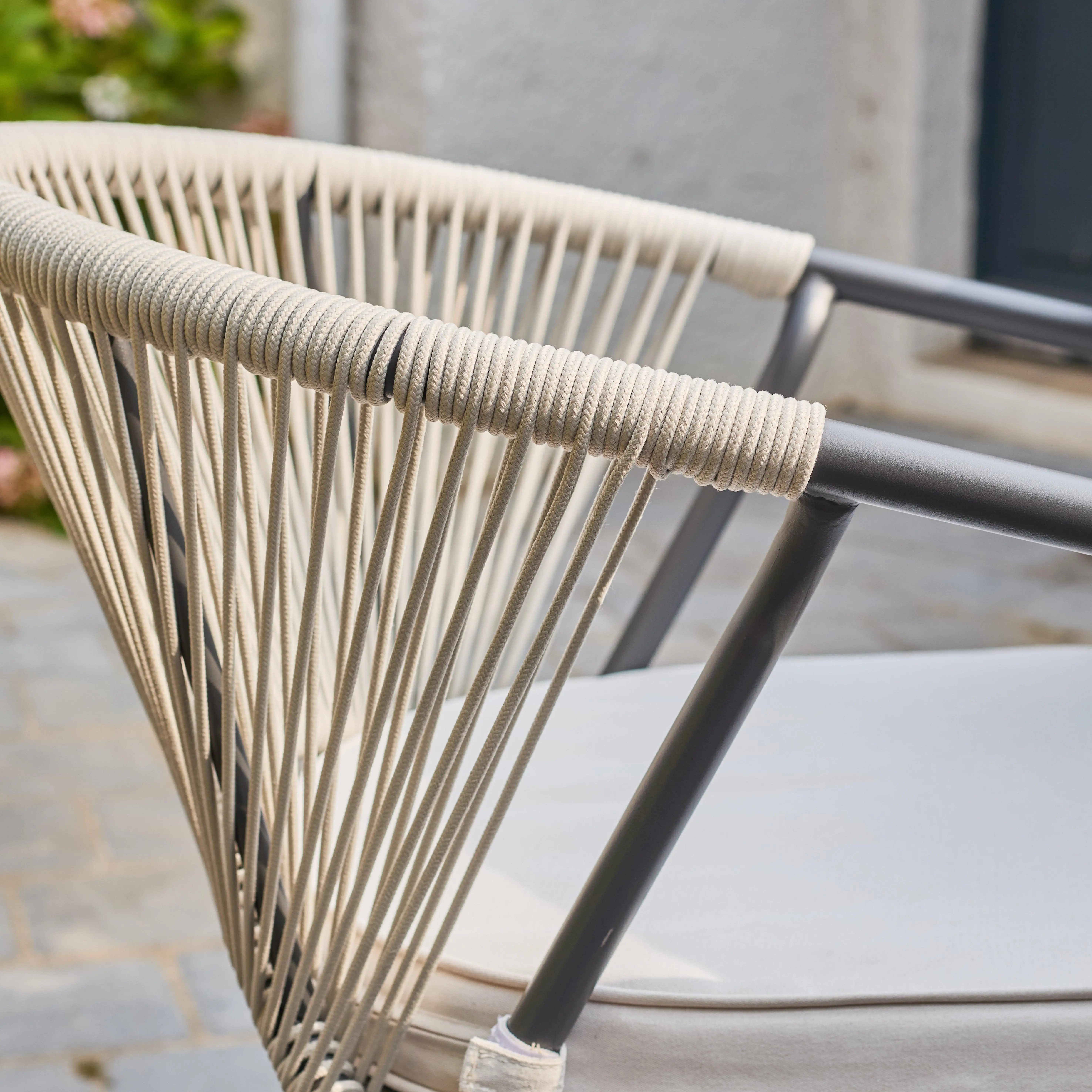 Table de jardin ronde aluminium et verre + 6 assises