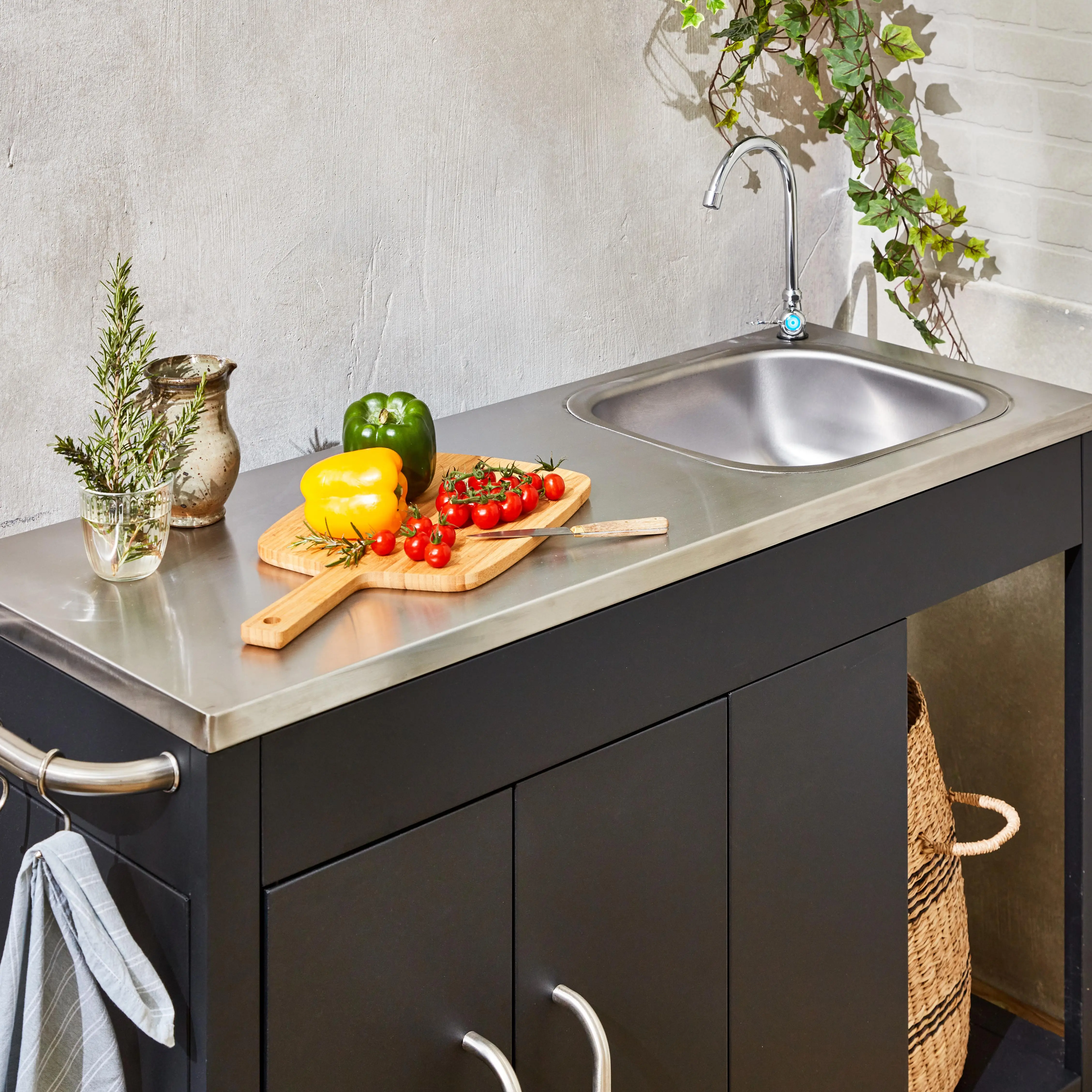 Cuisine extérieure acier avec évier et 2 portes L139cm