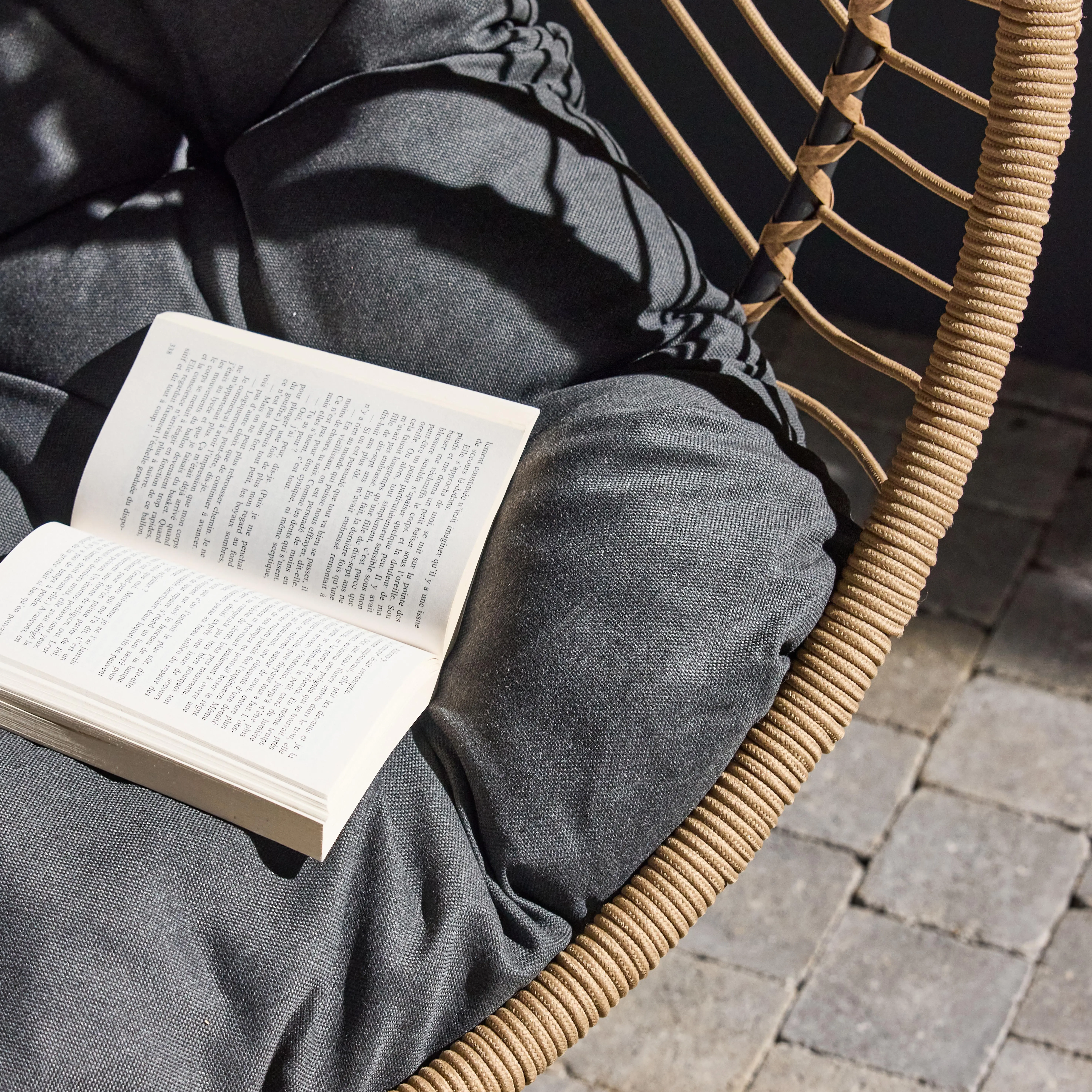 Oeuf suspendu acier coussin inclus