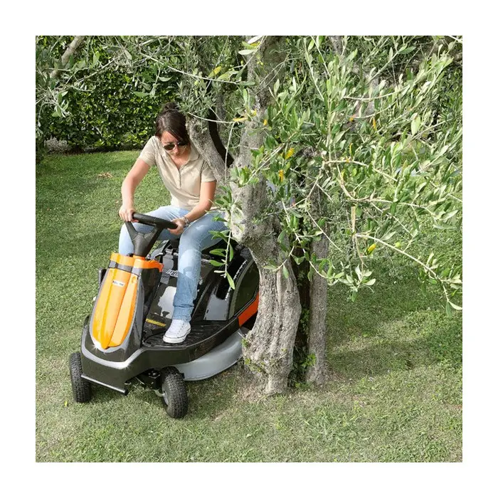 Autoportée Oleo Mac éjection arrière RIDER Mistral 13H 4 en 1 - coupe 72 cm