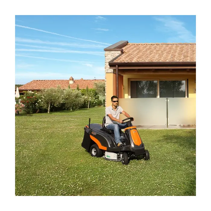 Autoportée Oleo Mac éjection arrière RIDER Mistral 13H 4 en 1 - coupe 72 cm