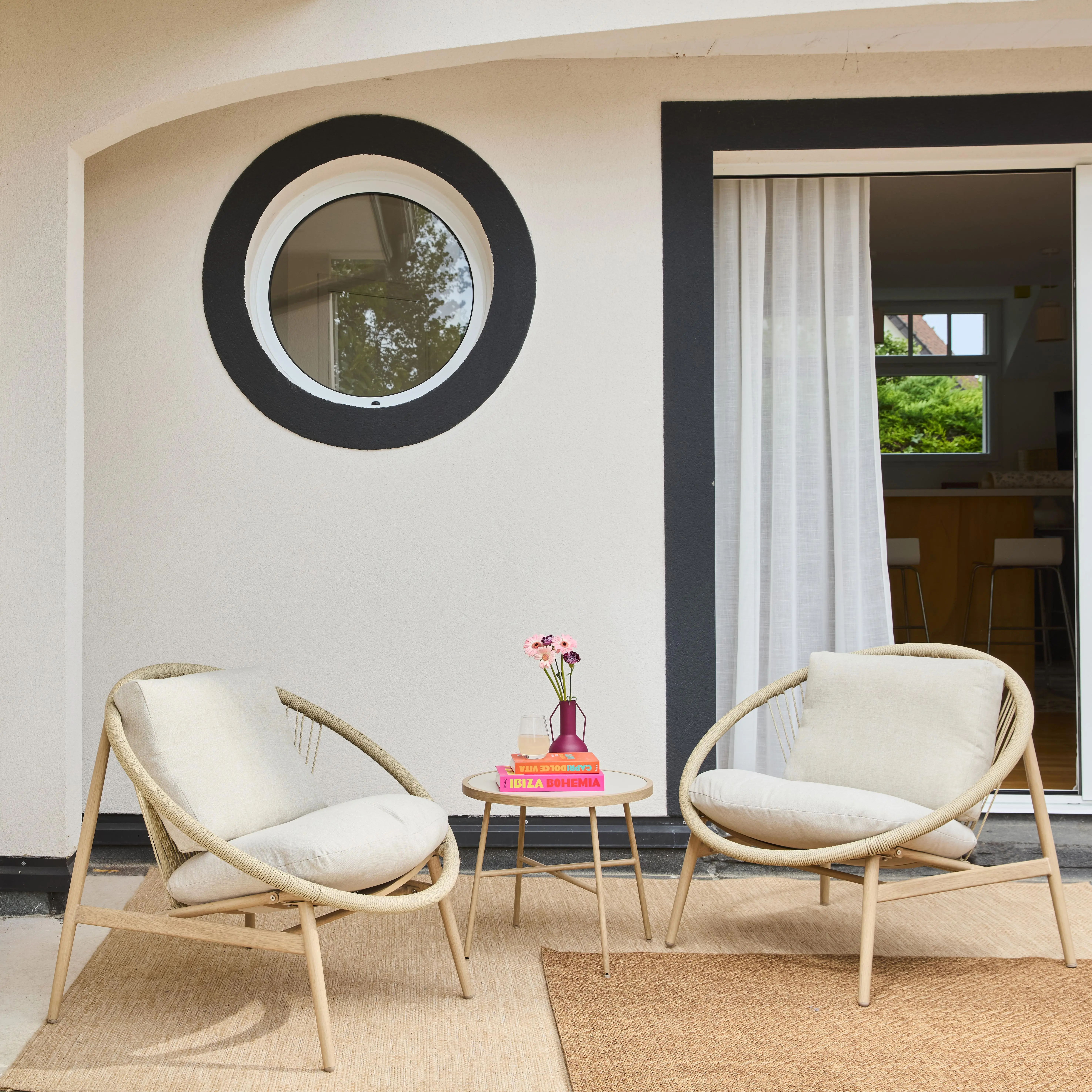 Set de 2 fauteuils de jardin avec table acier et rotin
