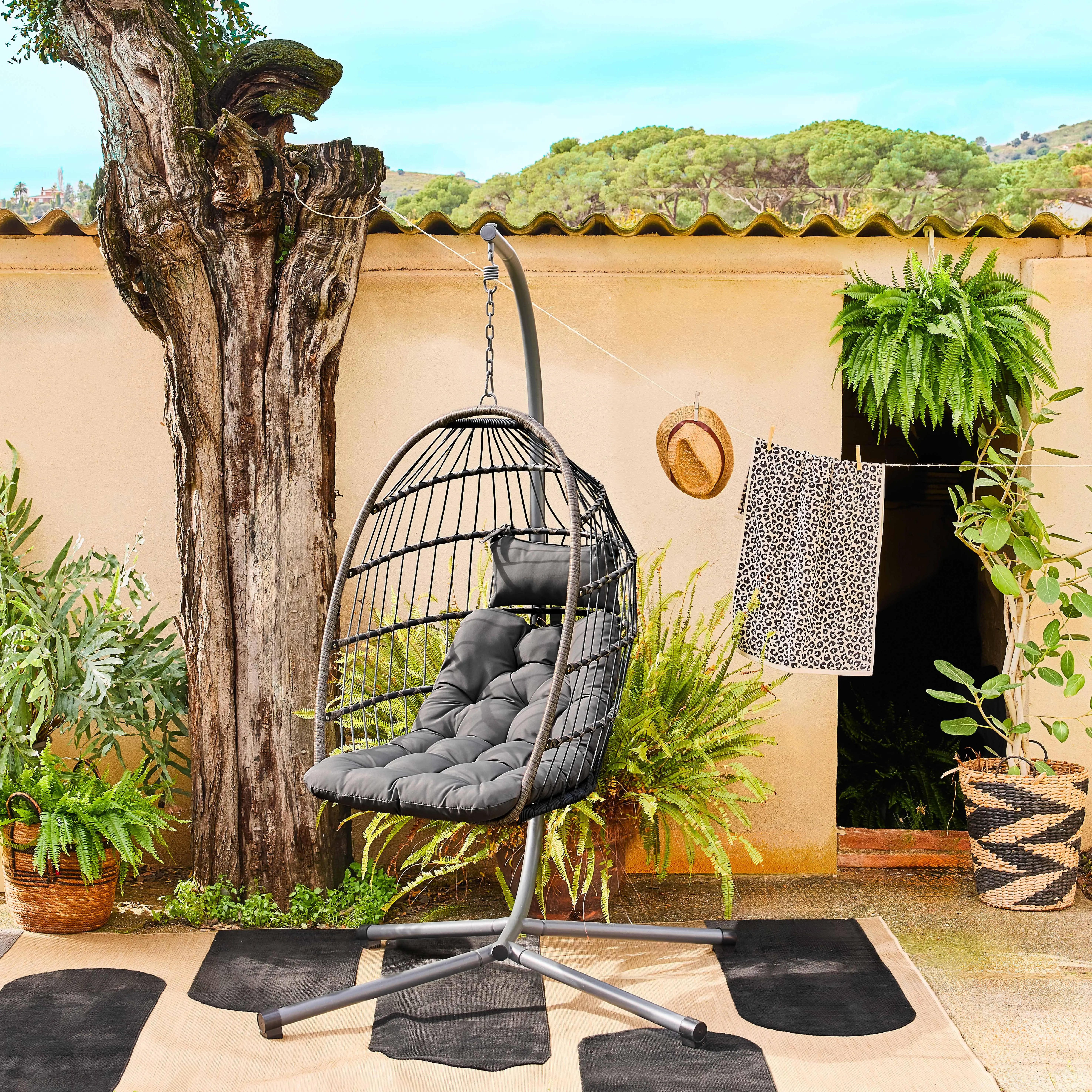 Oeuf suspendu acier osier coussin inclus