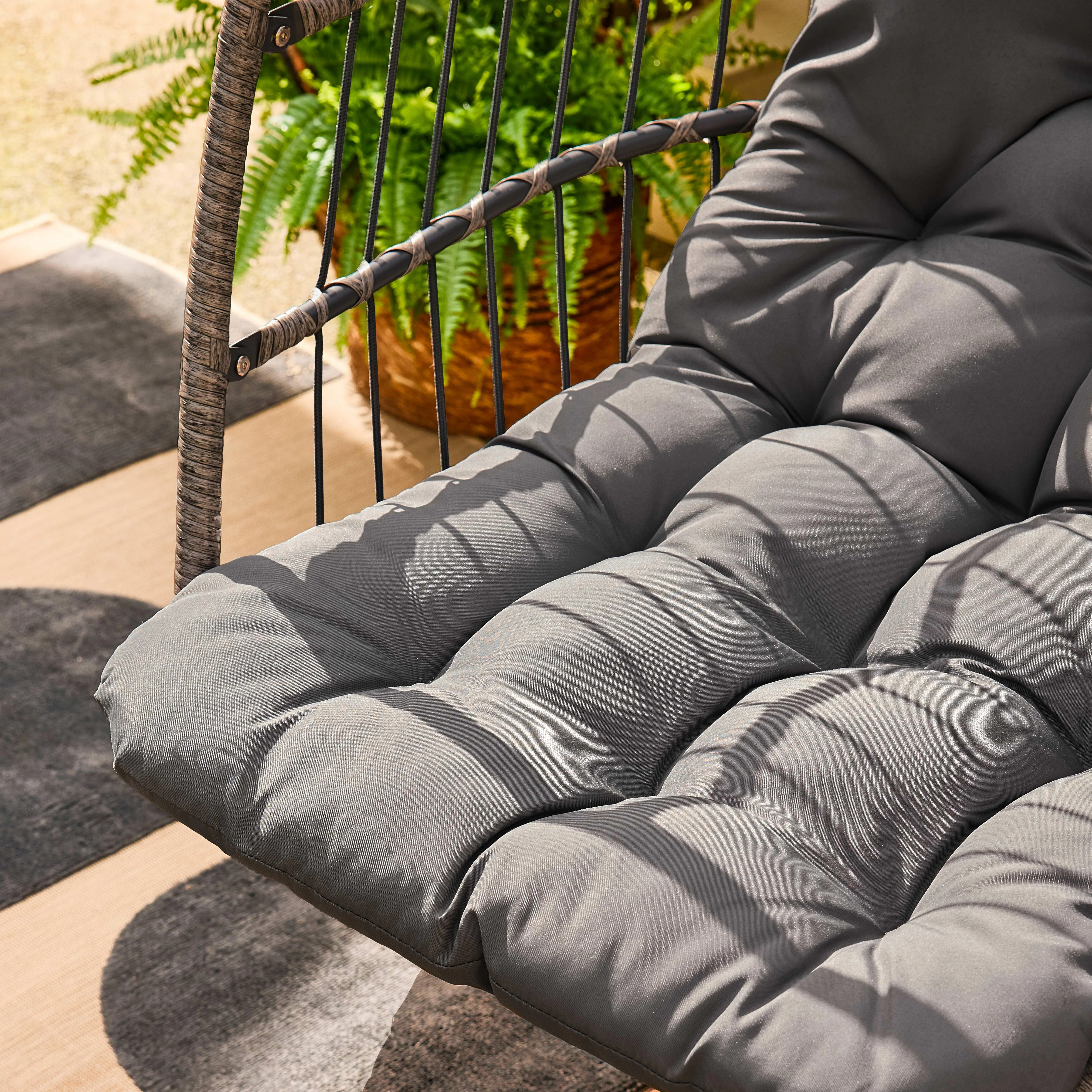 Oeuf suspendu acier osier coussin inclus