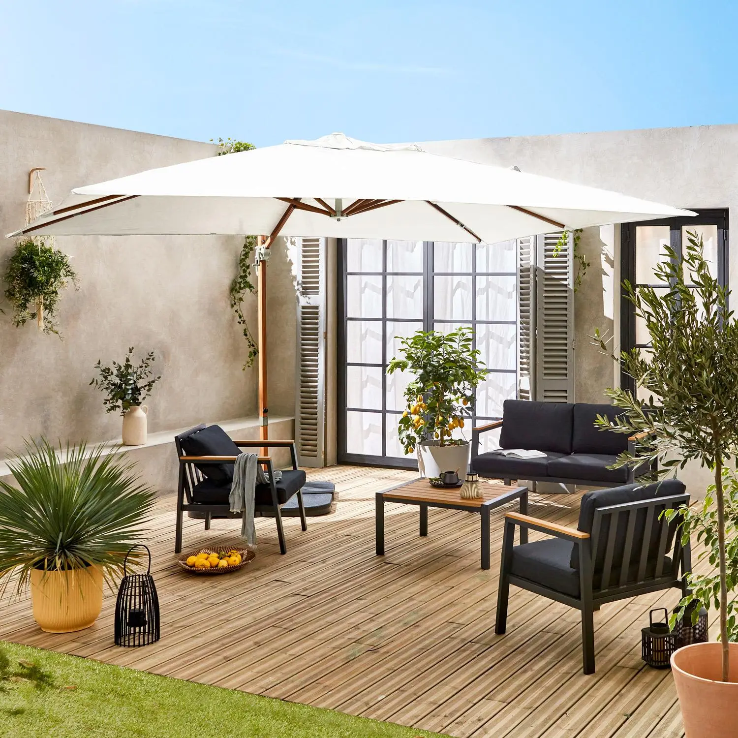 Parasol déporté rectangulaire 3x4m, mât effet bois + dalles à lester 50x50cm
