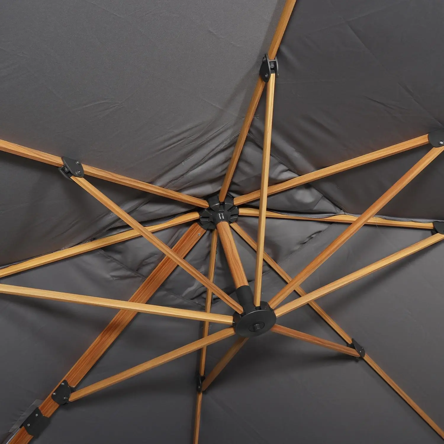 Parasol déporté carré 3x3m, mât effet bois + dalles à lester 50x50cm