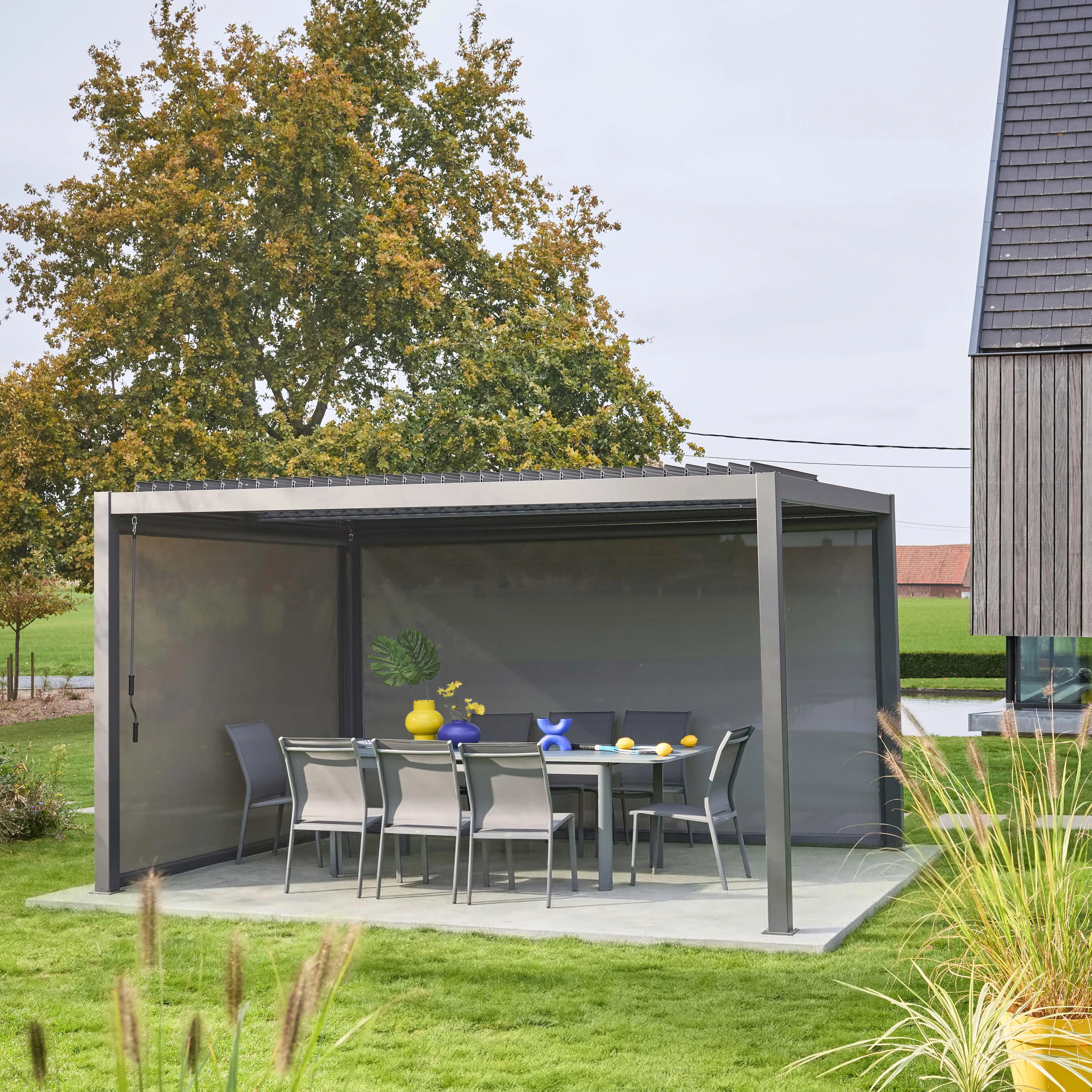 Pergola bioclimatique aluminium et acier 4x3m + 1 store 3m + 1 store 4m Palace