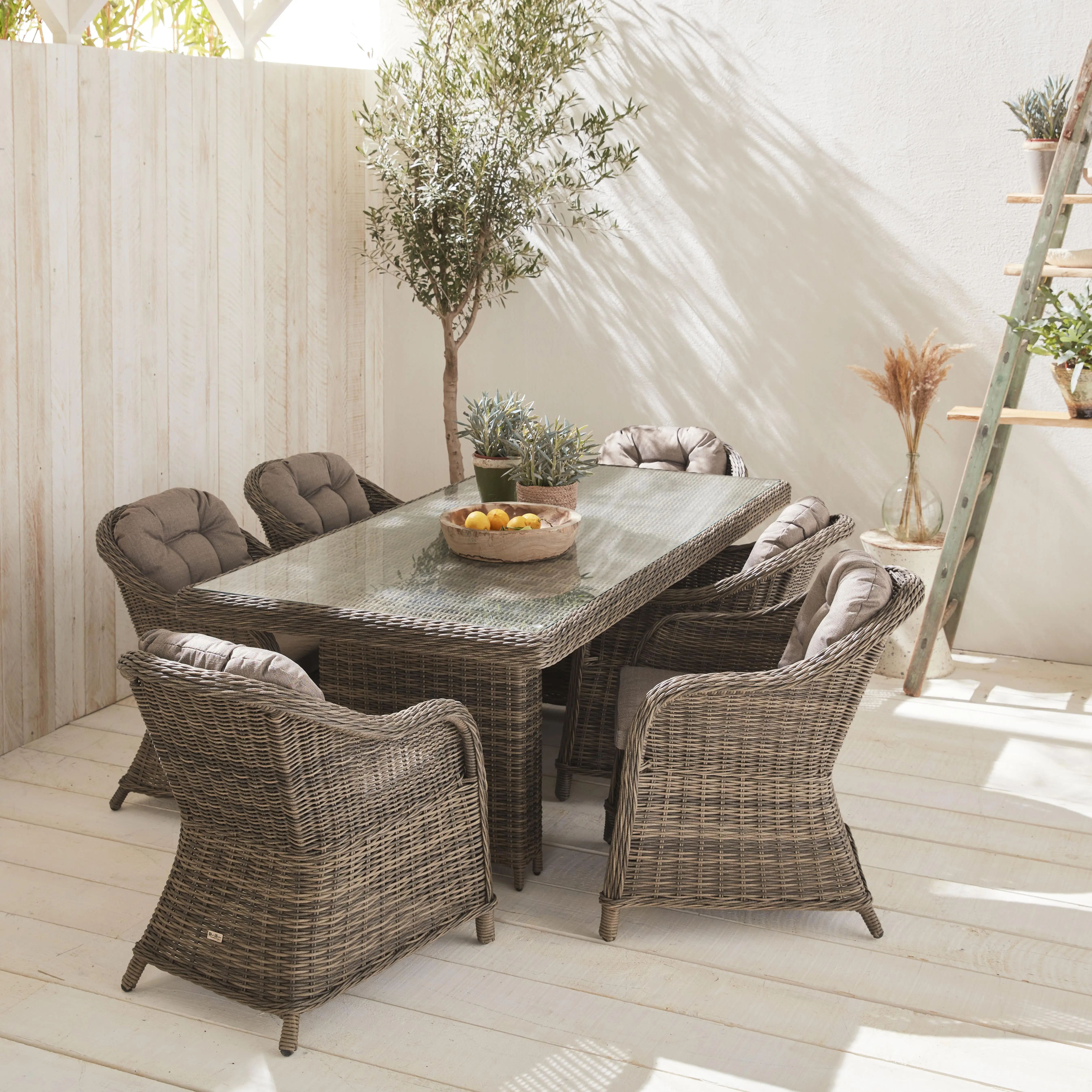 Table de jardin résine arrondie + 6 assises