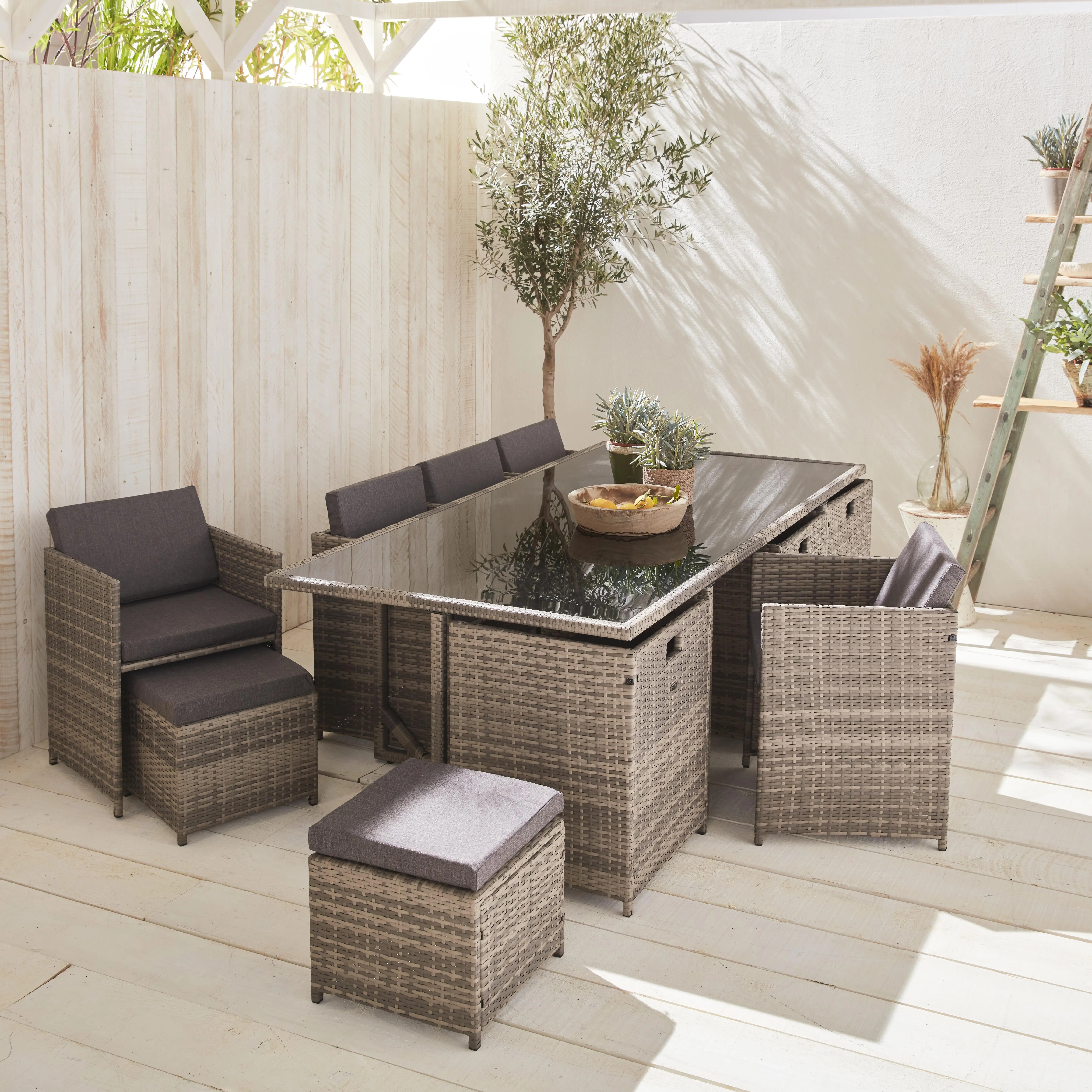 Table de jardin encastrable résine tressée + 12 assises