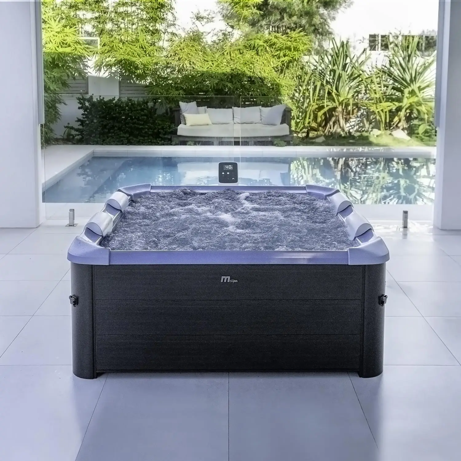 Spa rigide 6 places carré bleu hydromassages, 4 coussins + bâche incluse