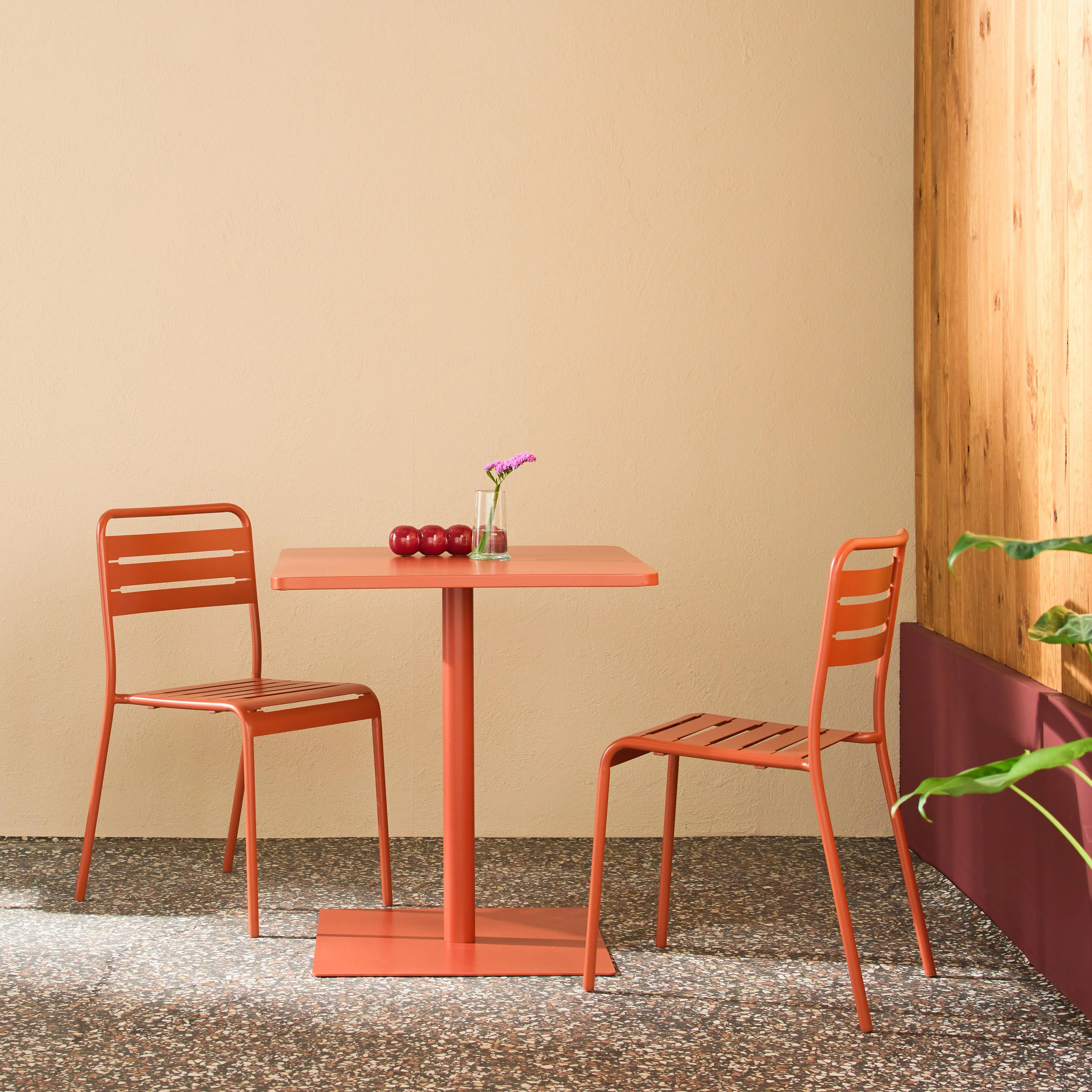 Table de jardin bistrot carré acier + 2 assises