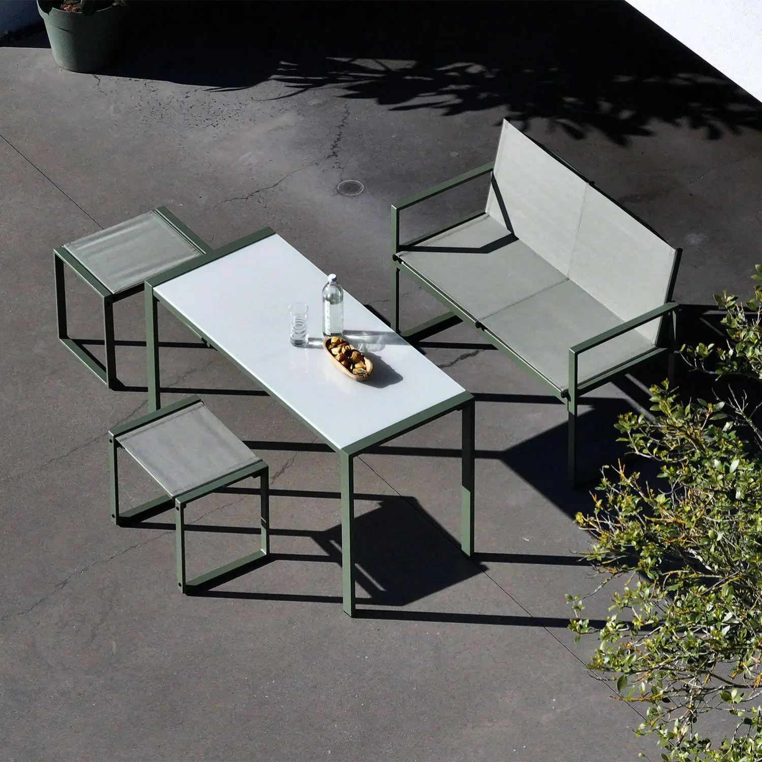 Table de jardin encastrable acier et textilène + 4 assises