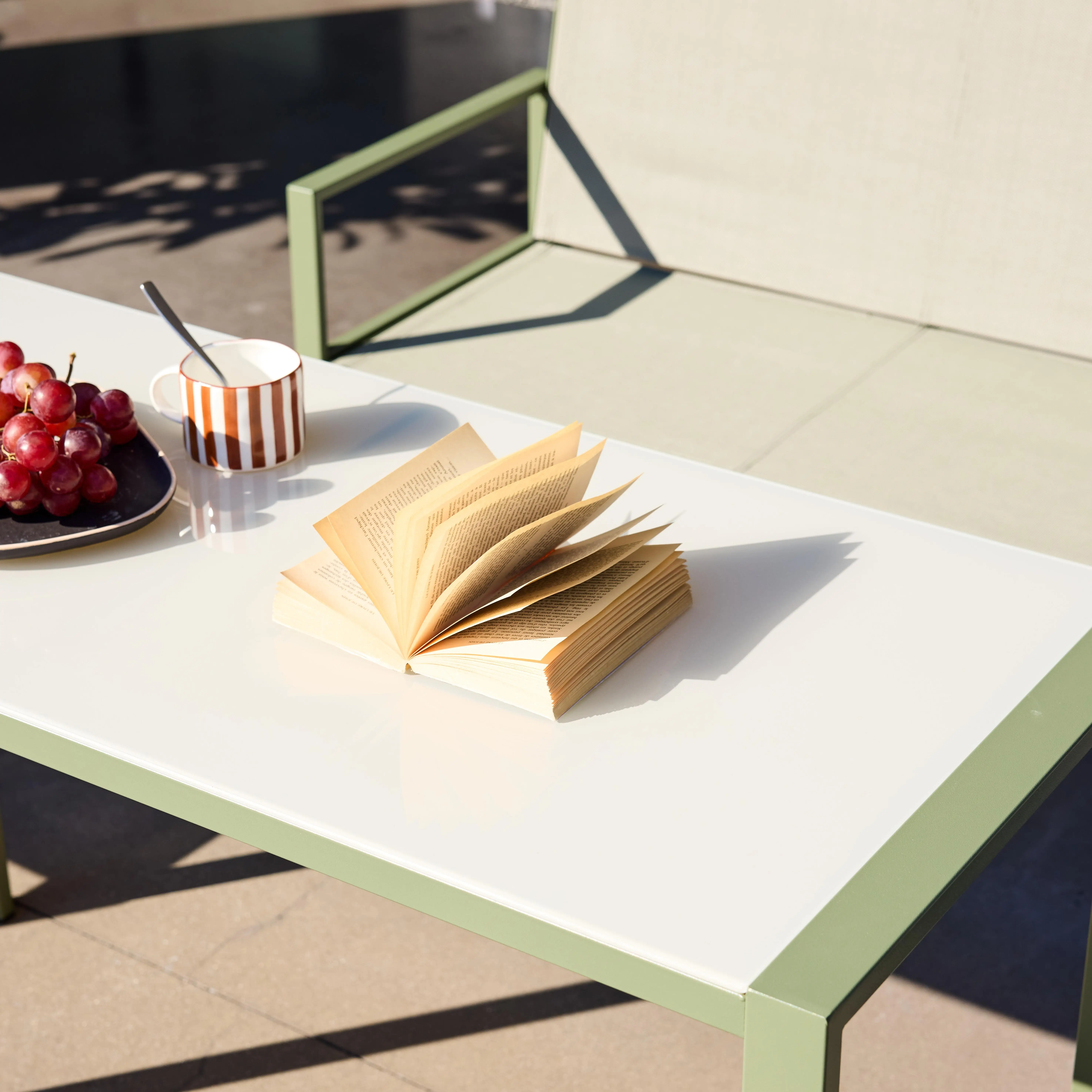 Table de jardin encastrable acier et textilène + 4 assises
