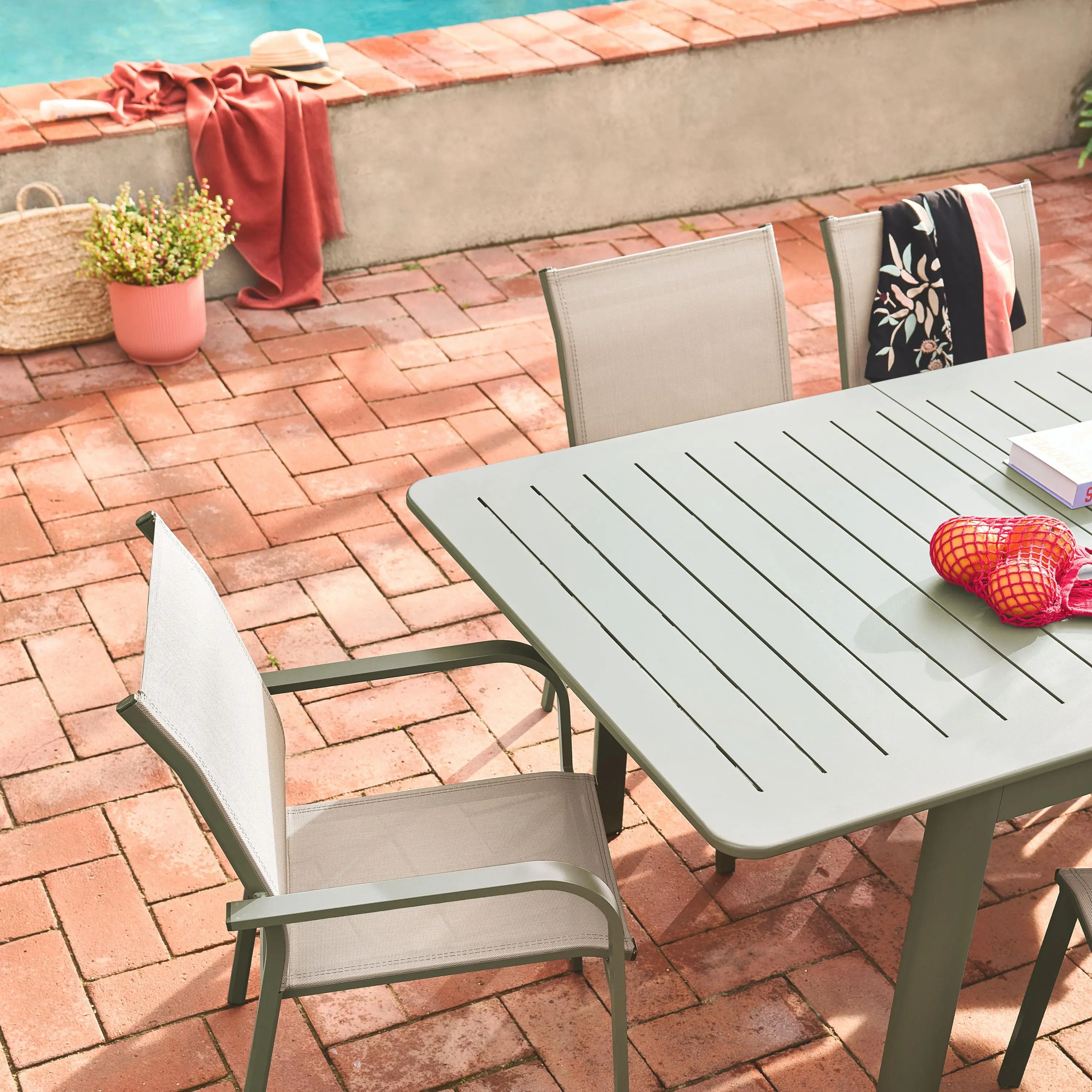 Table de jardin extensible aluminium + 8 assises