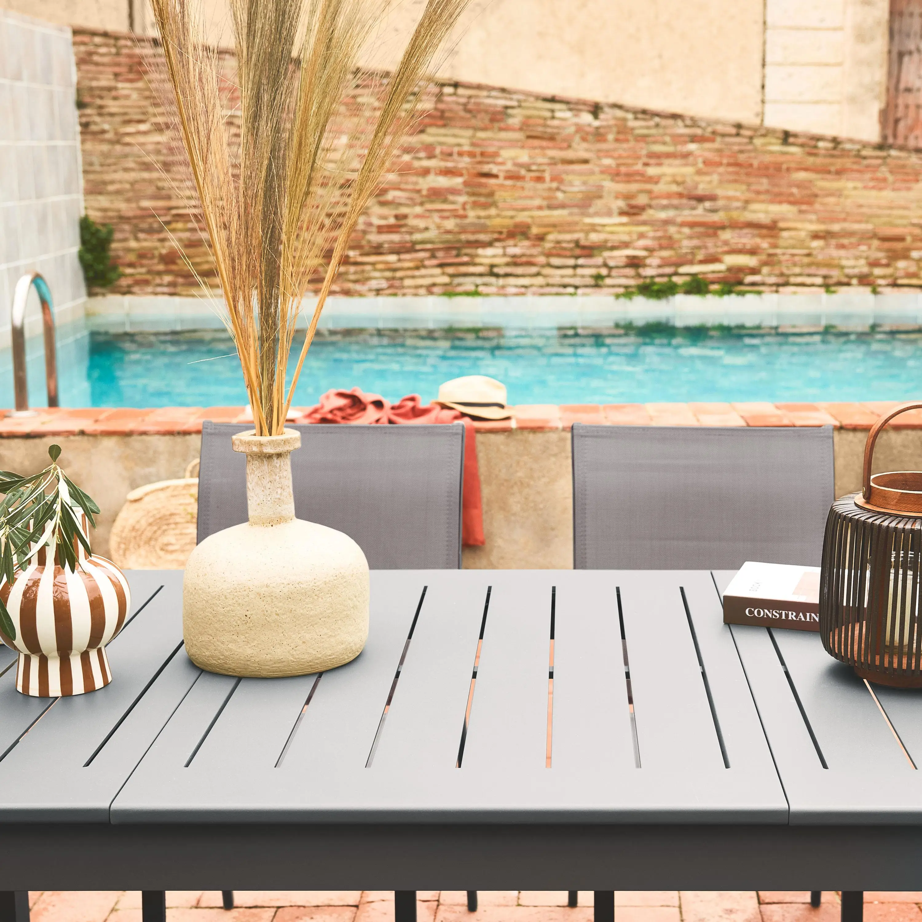 Table de jardin extensible aluminium + 6 assises