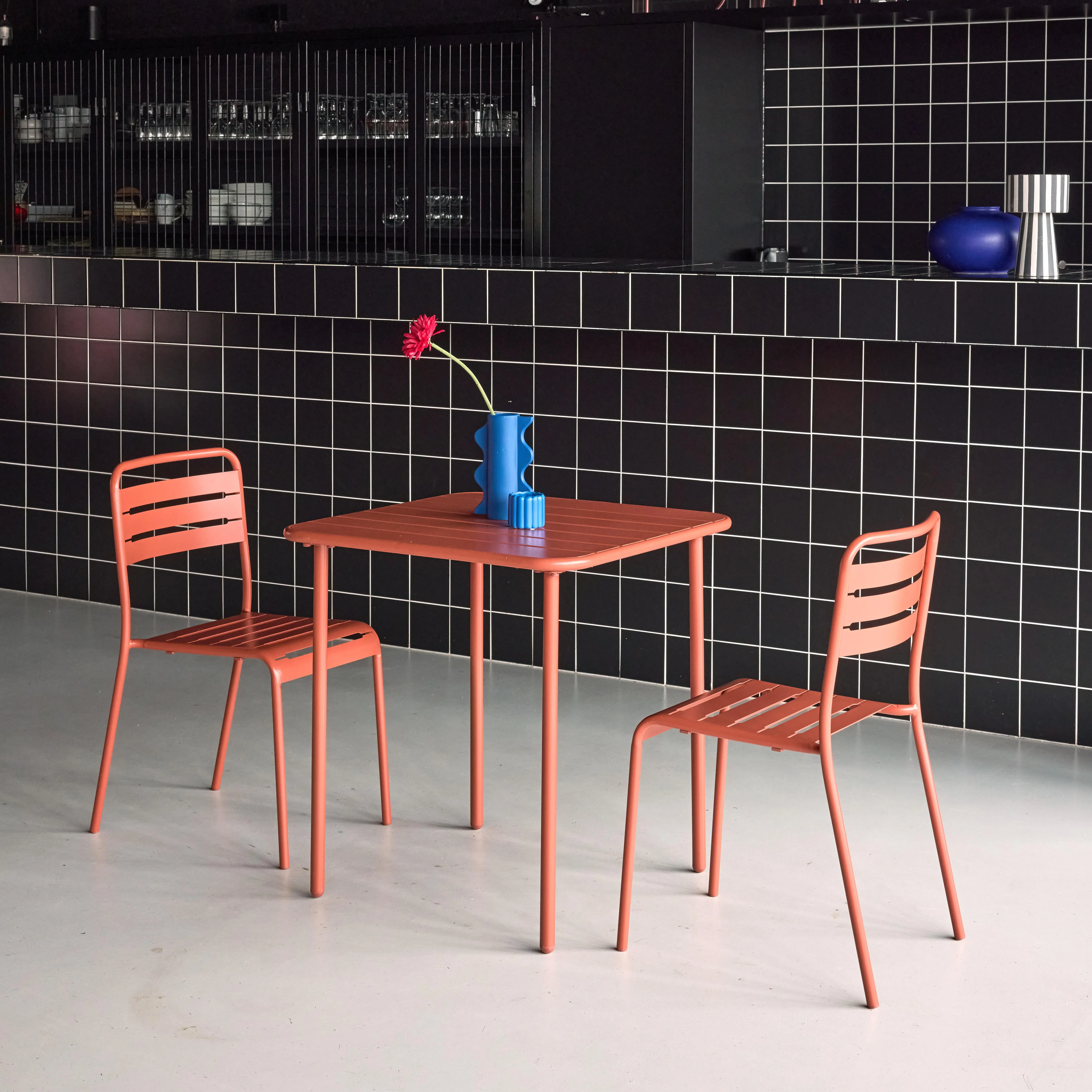 Table de jardin métal + 2 assises