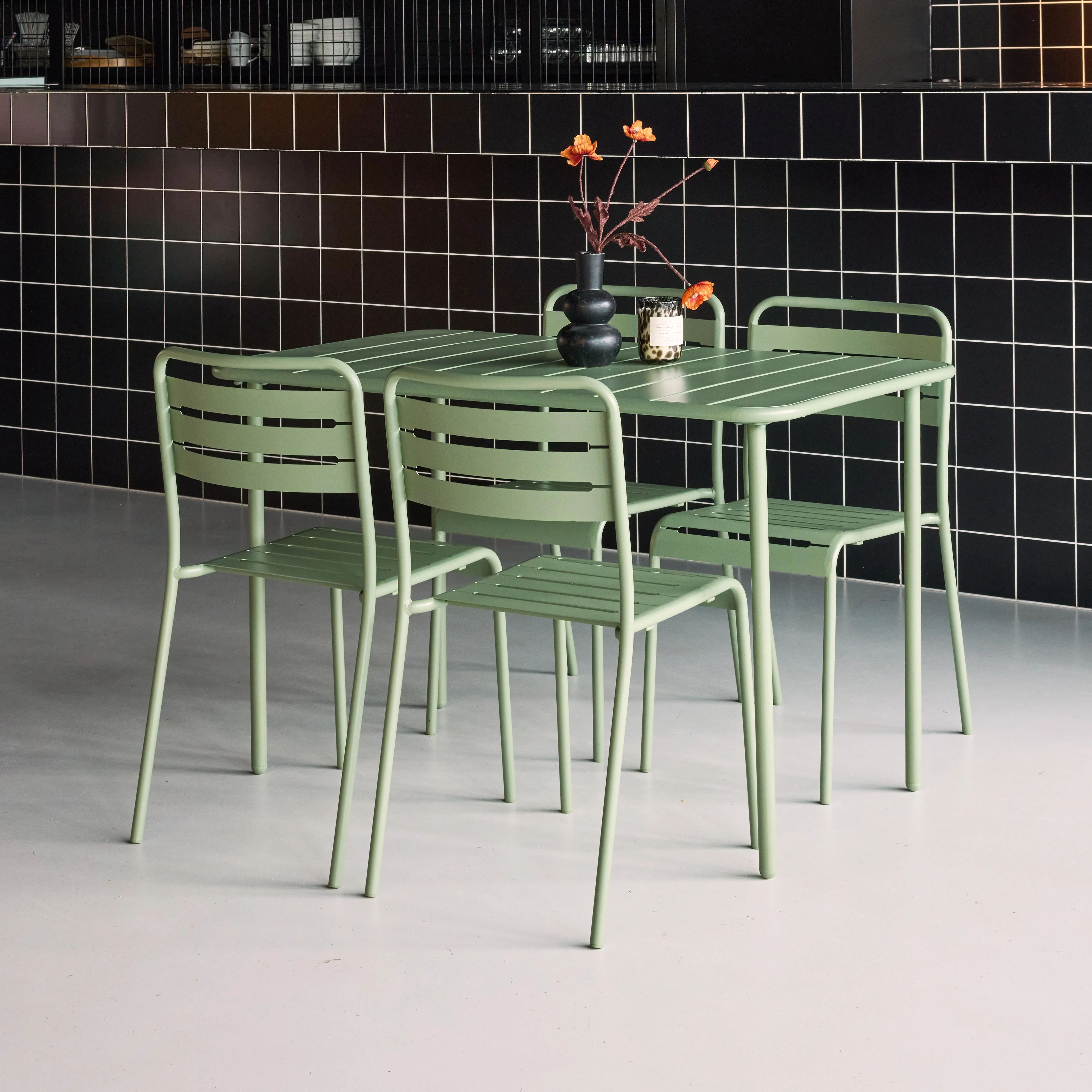 Table de jardin métal + 4 assises