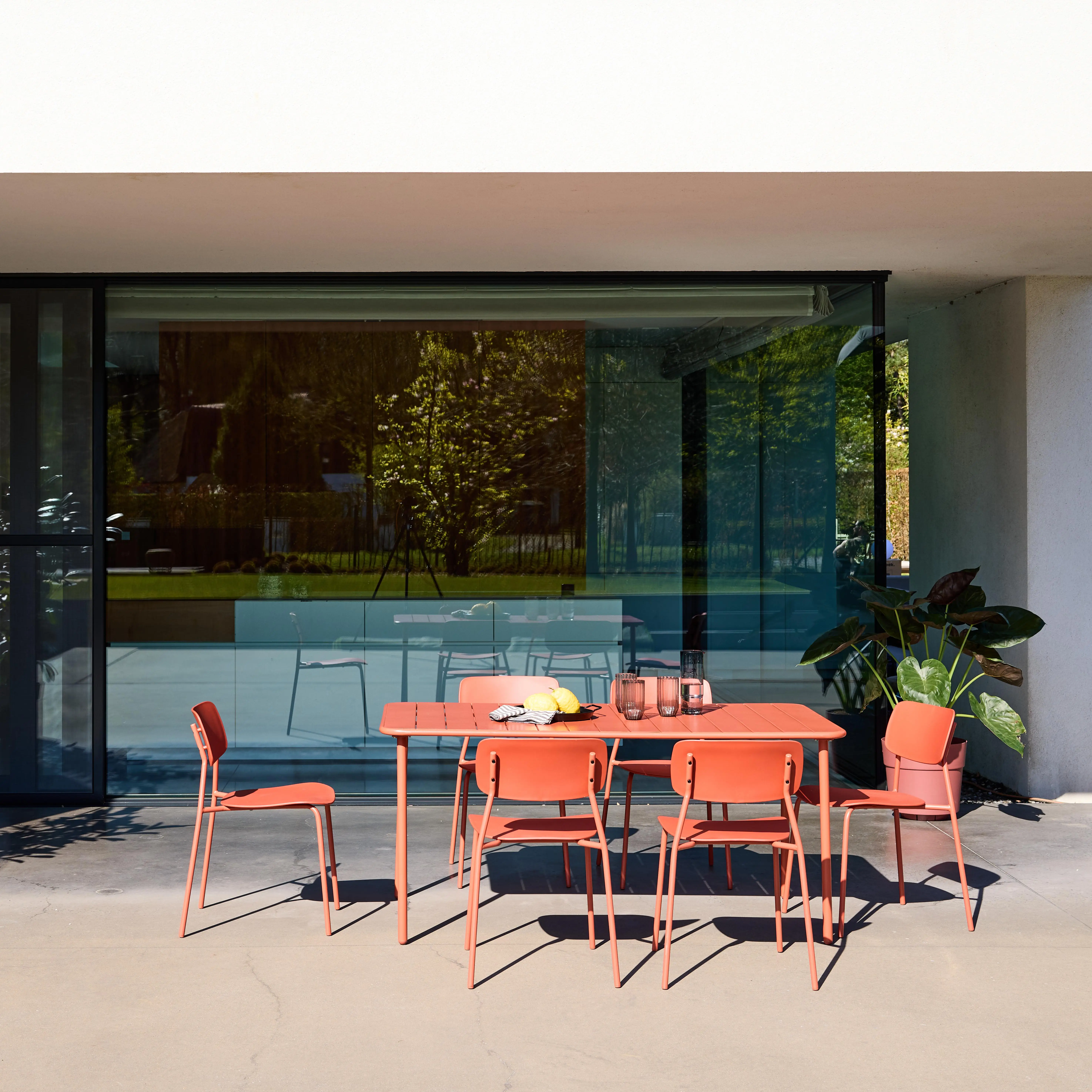 Table de jardin métal + 6 assises