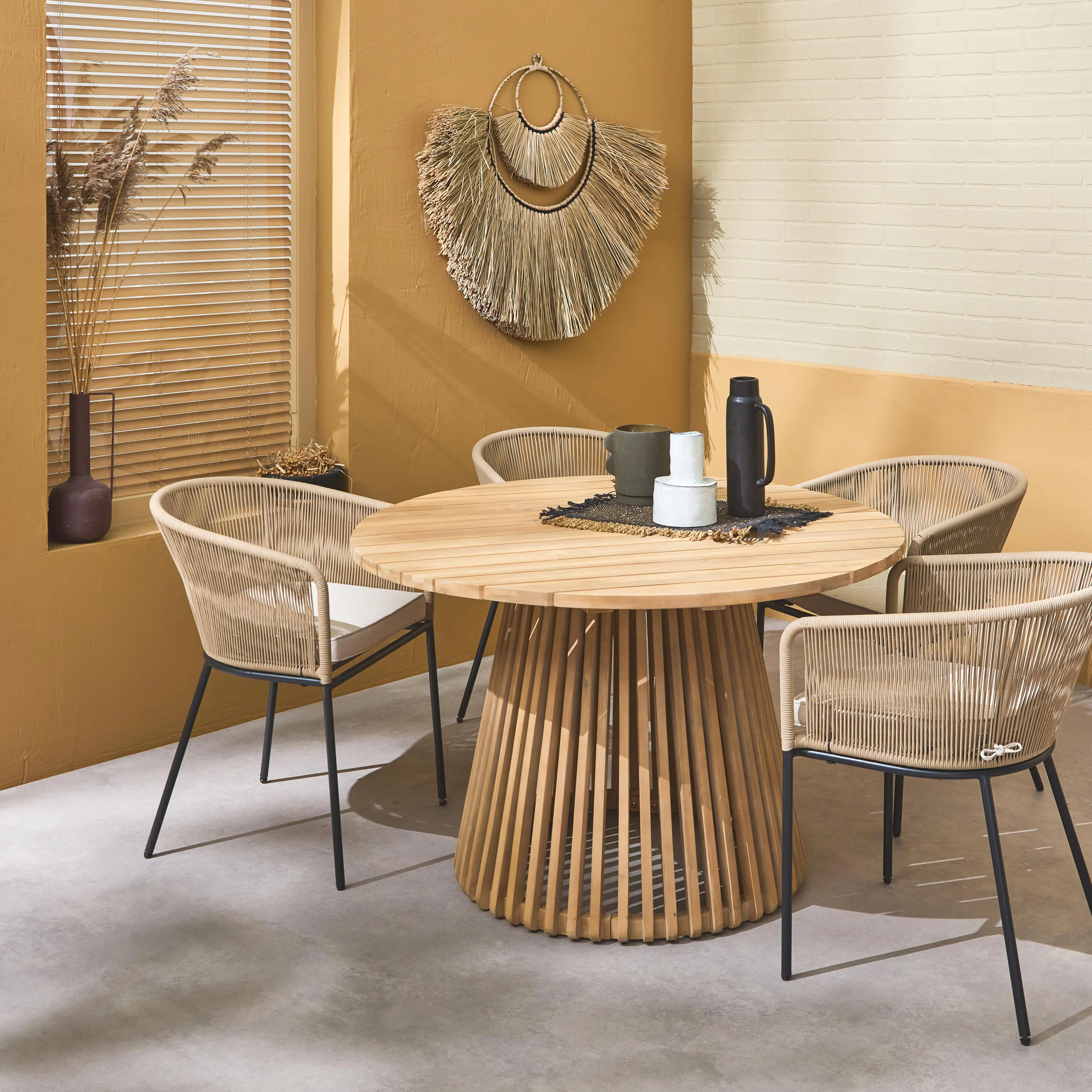 Table intérieur/extérieur bois d'acacia + 4 assises